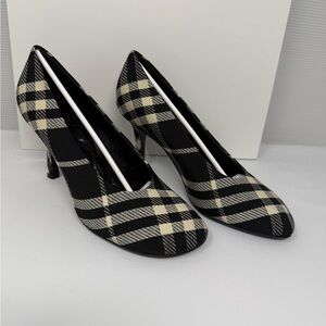 Burberry Black and Cream Checkered Heels